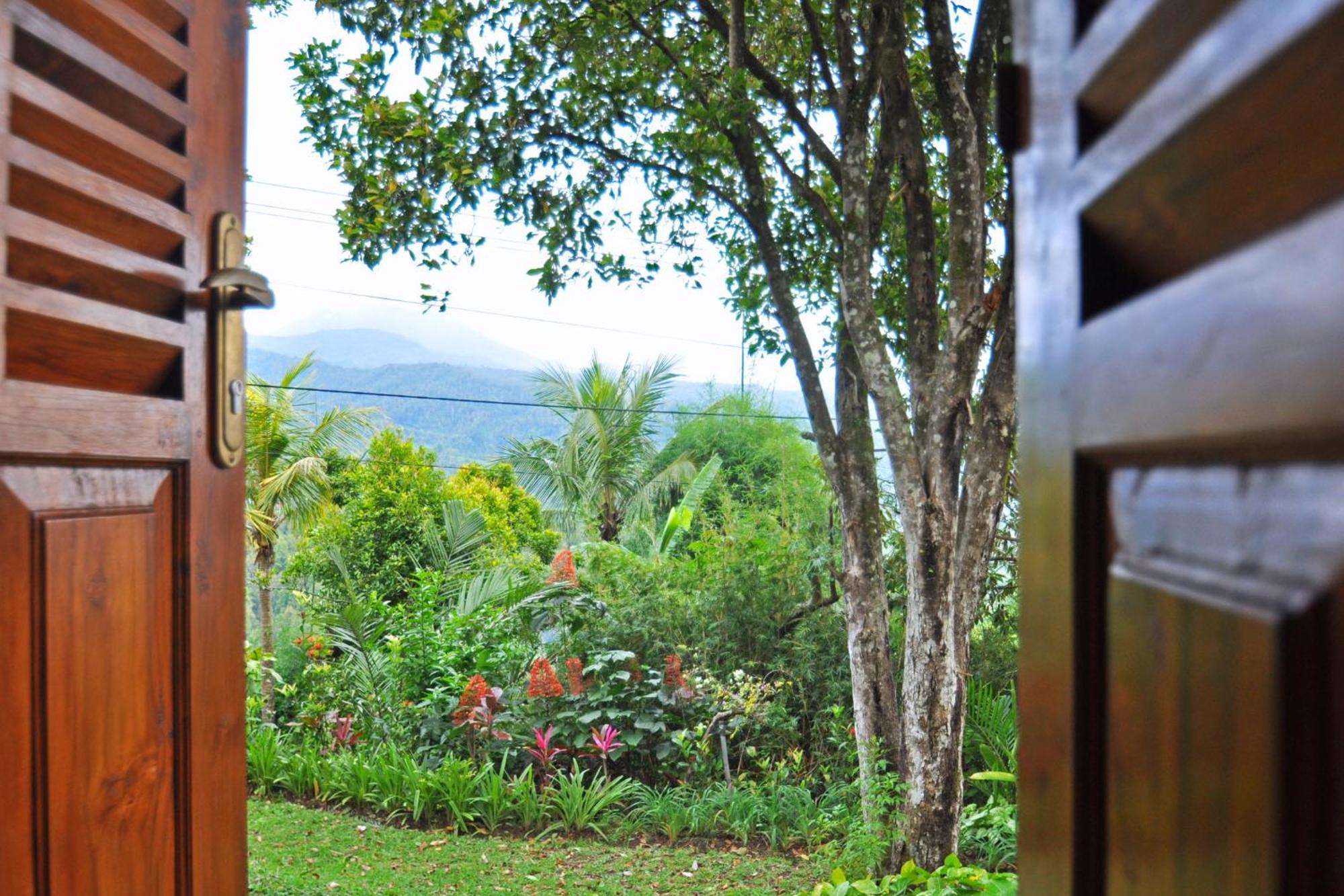 Puri Lumbung Cottages Restaurant & Spa Munduk Exterior photo